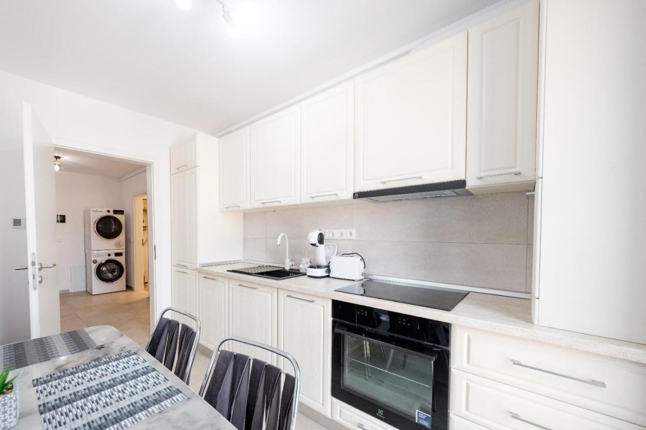 Brand New Luxury Apartment In The Heart Of Μπρασόβ Εξωτερικό φωτογραφία