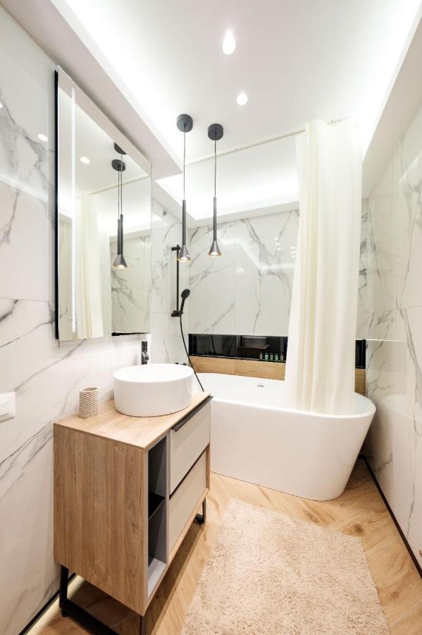Brand New Luxury Apartment In The Heart Of Μπρασόβ Εξωτερικό φωτογραφία