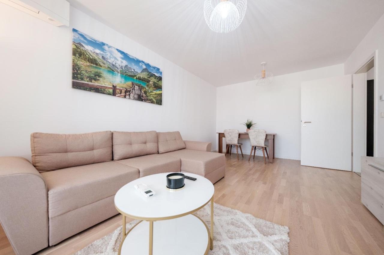 Brand New Luxury Apartment In The Heart Of Μπρασόβ Εξωτερικό φωτογραφία